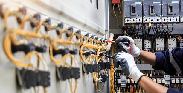 Professional Electrician technician working in Troy, MO